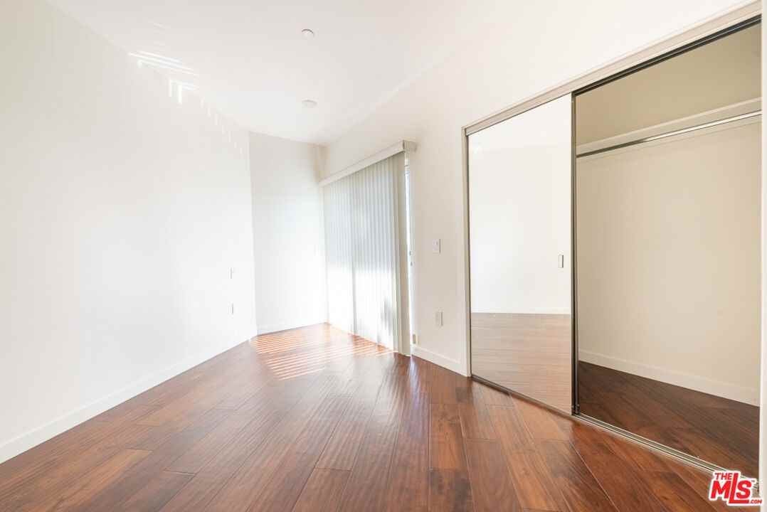 5531 La Mirada Ave #5531-403 - Photo 3 of 10