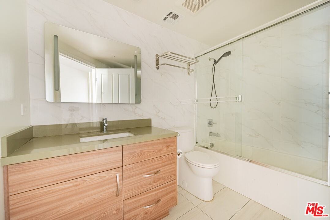 5531 La Mirada Ave #5531-403 - Photo 7 of 10