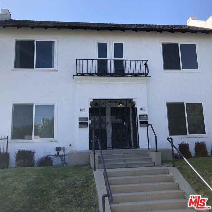 767 N Ridgewood Pl #7671-2 - Photo 2 of 9