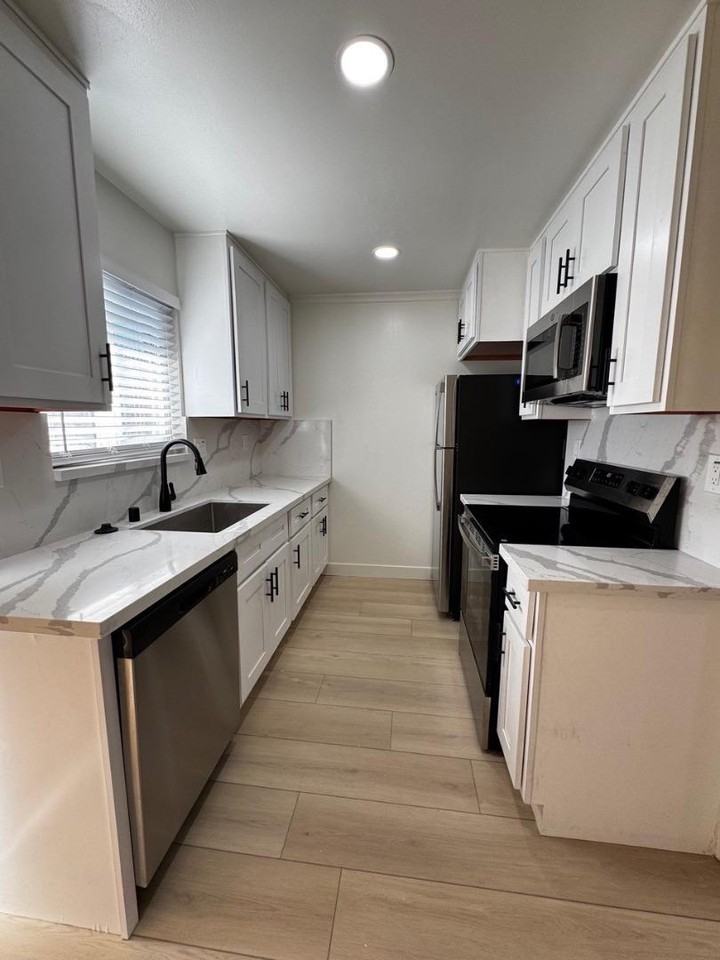 1133 Paloma Ave #1133-4 - Photo 3 of 16