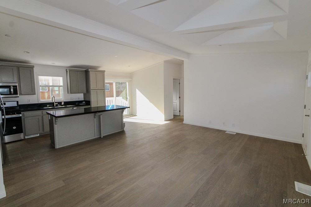 1336 La Crescenta Drive #1336-2 - Photo 5 of 28