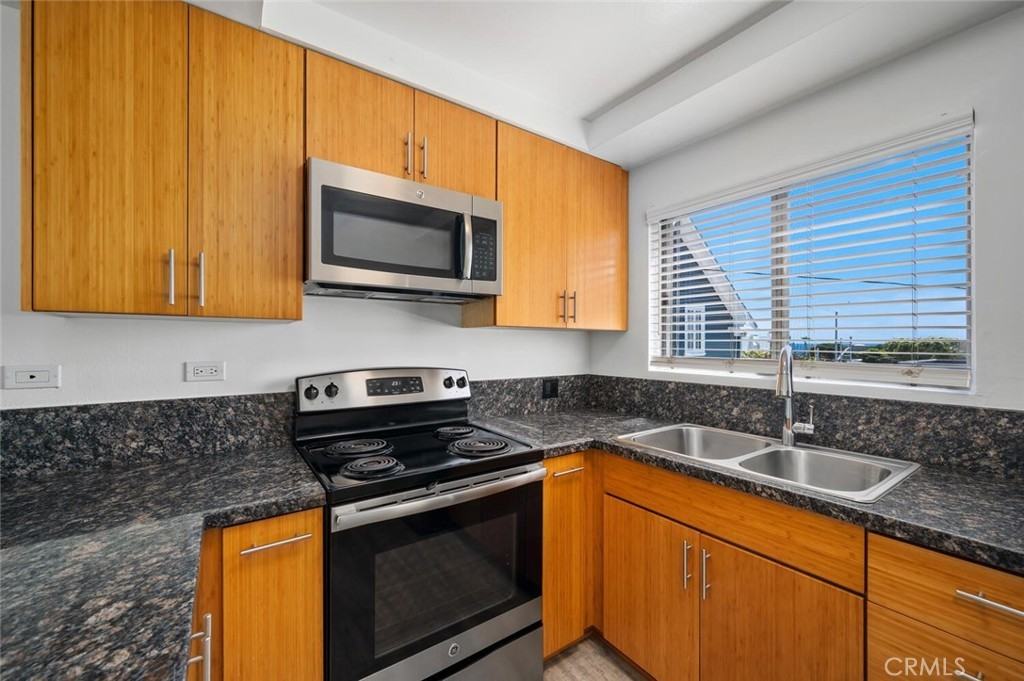 585 Glenneyre St #585-4 - Photo 2 of 17