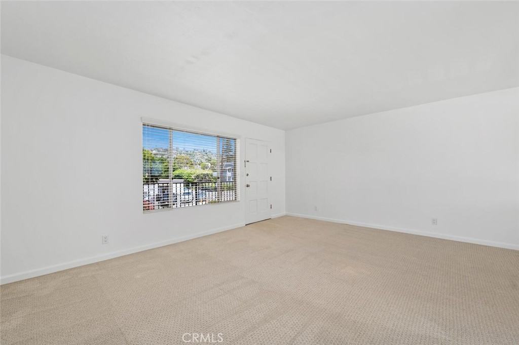 585 Glenneyre St #585-4 - Photo 3 of 17