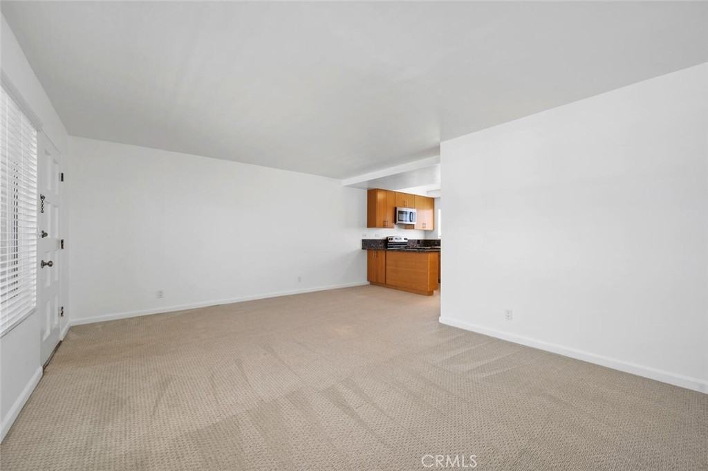 585 Glenneyre St #585-4 - Photo 4 of 17