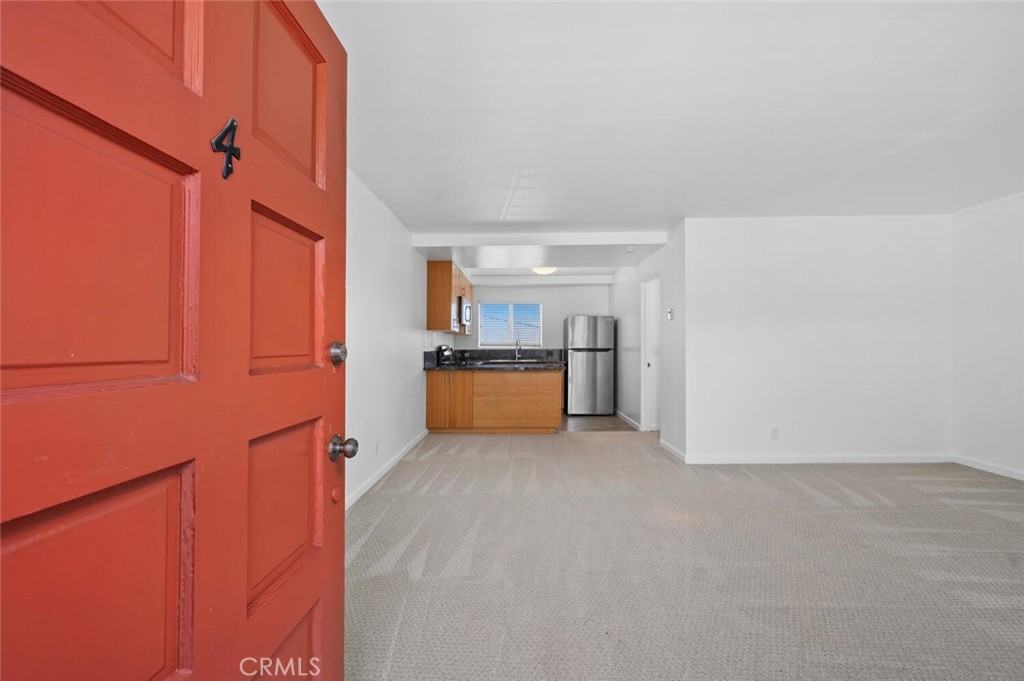 585 Glenneyre St #585-4 - Photo 6 of 17