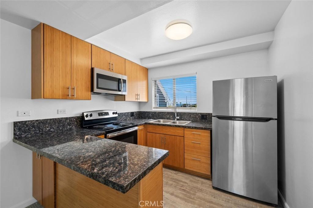 585 Glenneyre St #585-4 - Photo 7 of 17