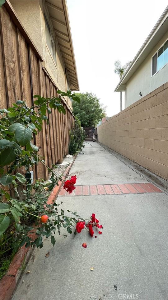 735 Arcadia Ave #735K - Photo 7 of 50