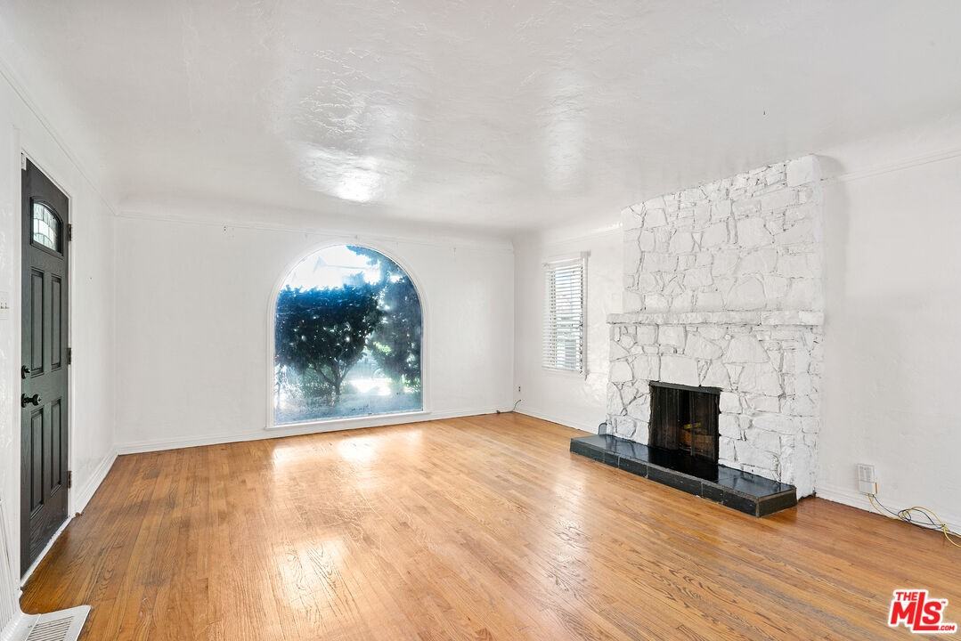 6086 Saturn St #6086 - Photo 2 of 16