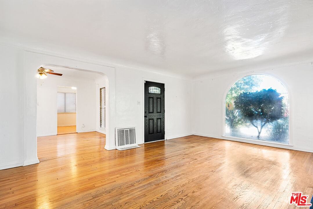 6086 Saturn St #6086 - Photo 3 of 16