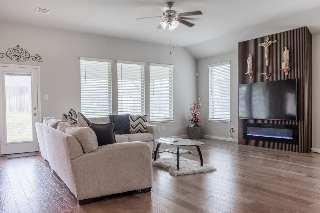 18102 Humber River Ln #18102 - Photo 3 of 26