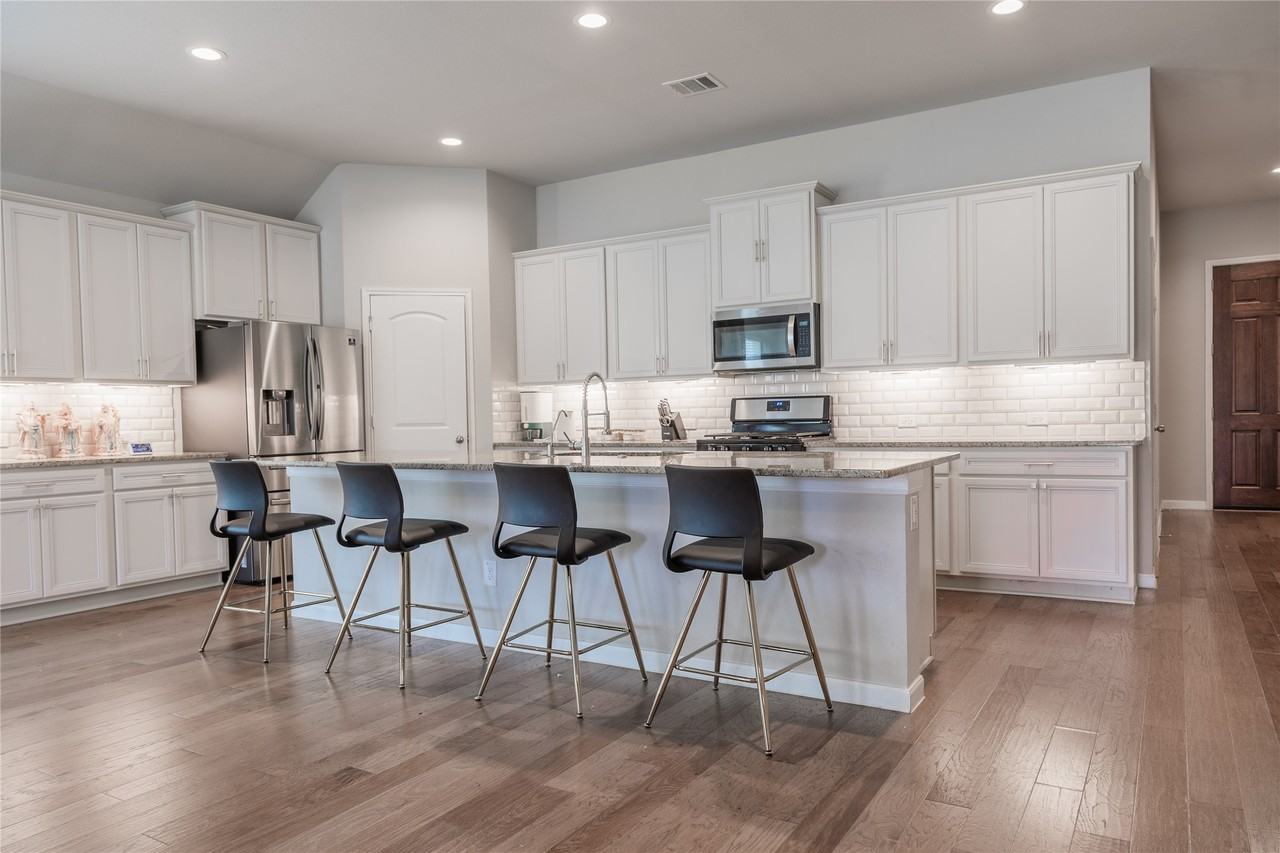 18102 Humber River Ln #18102 - Photo 6 of 26