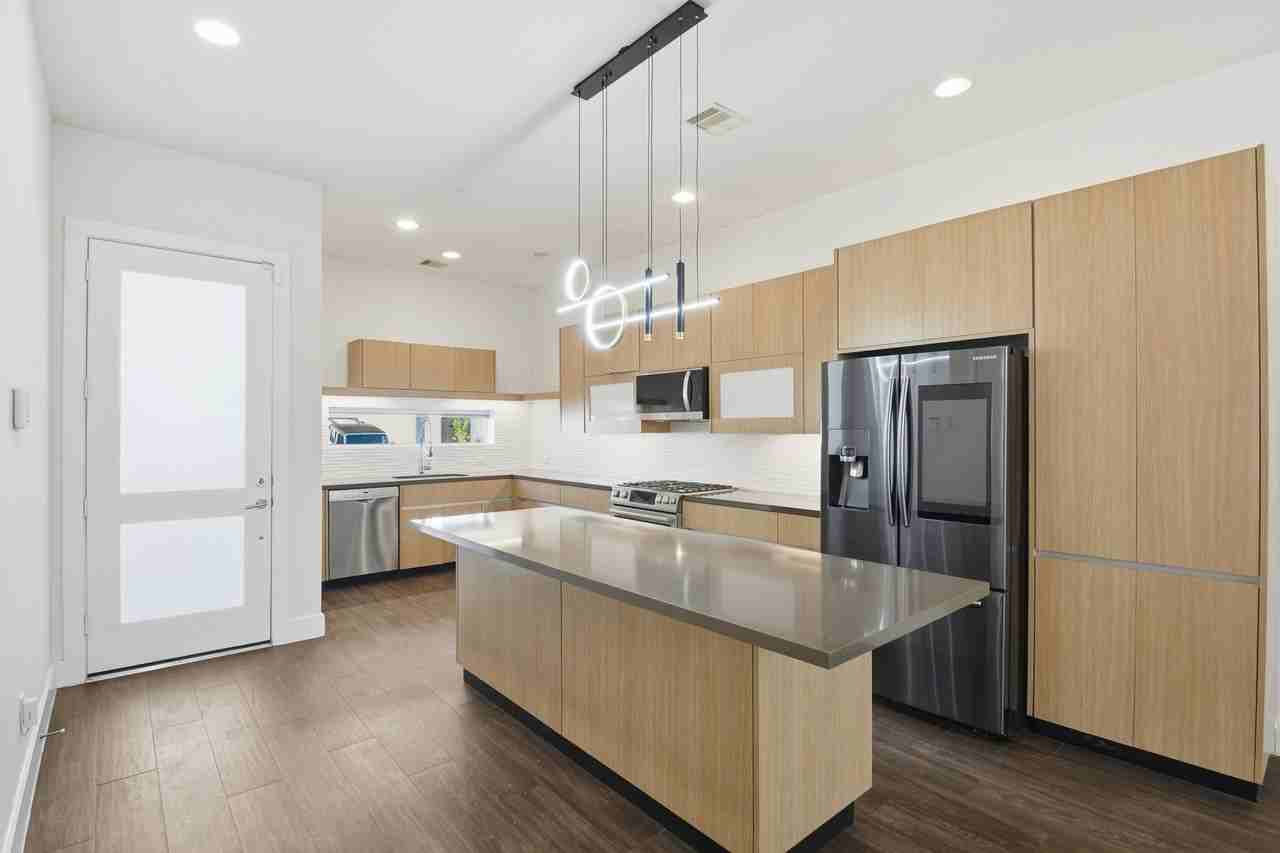 5519 Paraiso Pl #5519 - Photo 5 of 50