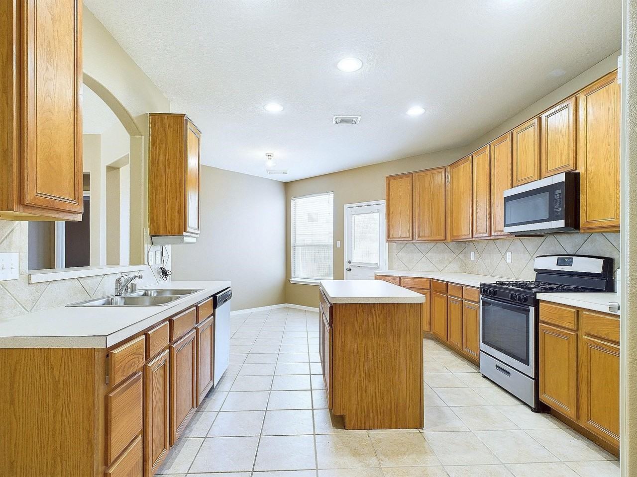 17107 Dawn Shadows Dr #17107 - Photo 6 of 27