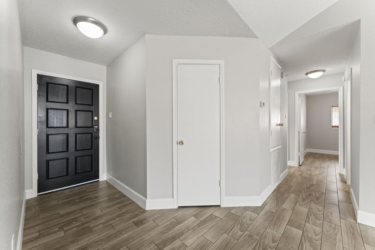 1111 Tanglewild Ln #1111 - Photo 3 of 24