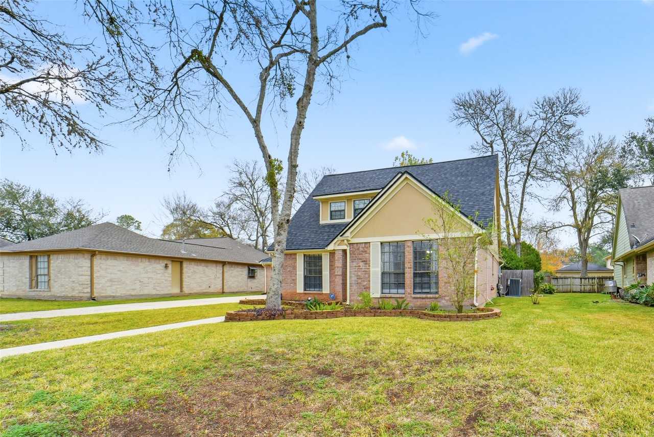 1306 Carriage Dr #1306 - Photo 3 of 38