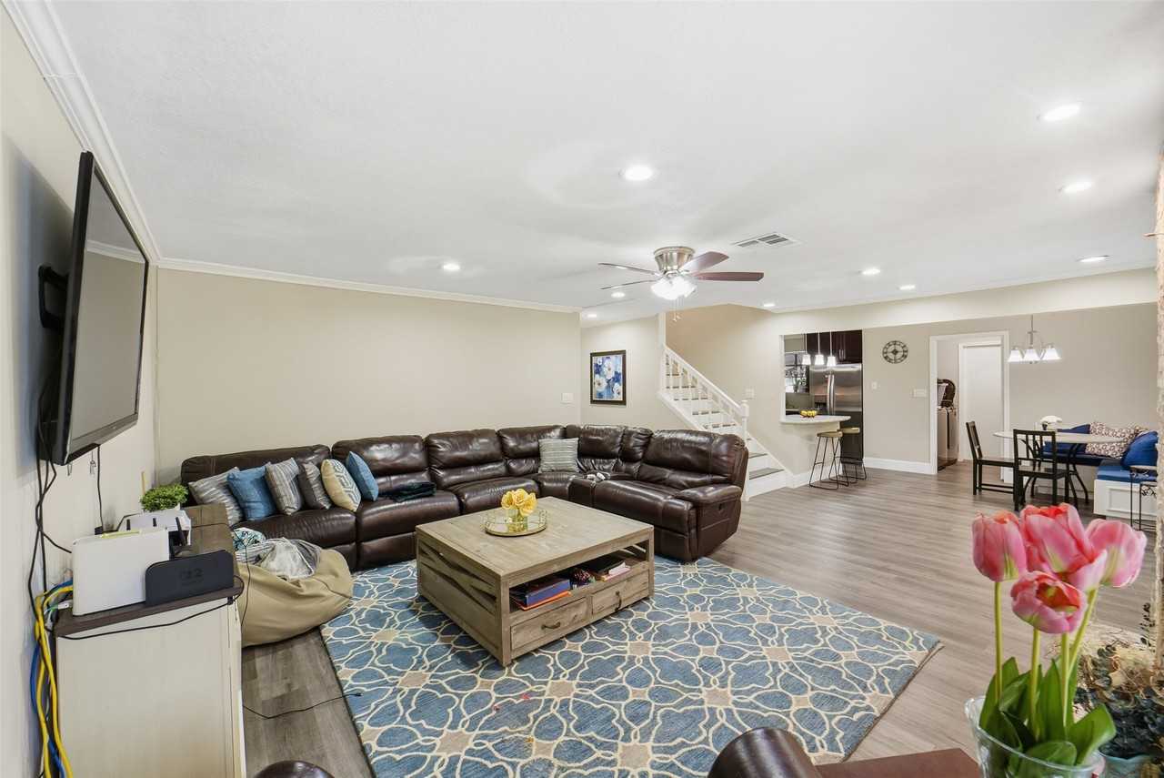 1306 Carriage Dr #1306 - Photo 7 of 38