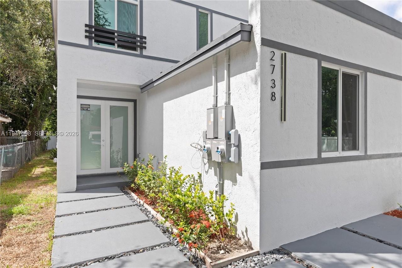 2742 Nw 48th St #2742-2742 - Photo 3 of 12