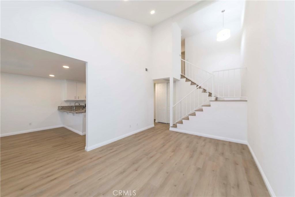 2423 Coventry Cir #2423 - Photo 2 of 33