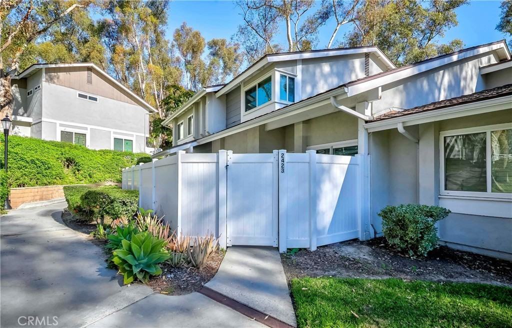 2423 Coventry Cir #2423 - Photo 6 of 33