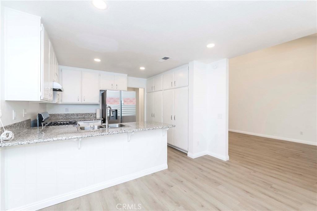 2423 Coventry Cir #2423 - Photo 7 of 33