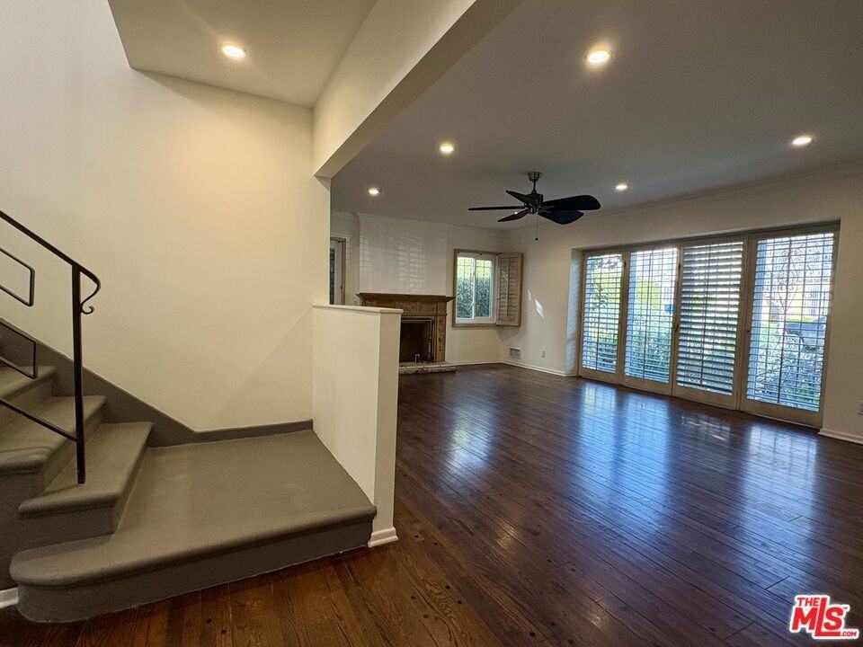 333 N Detroit St #333 - Photo 2 of 28