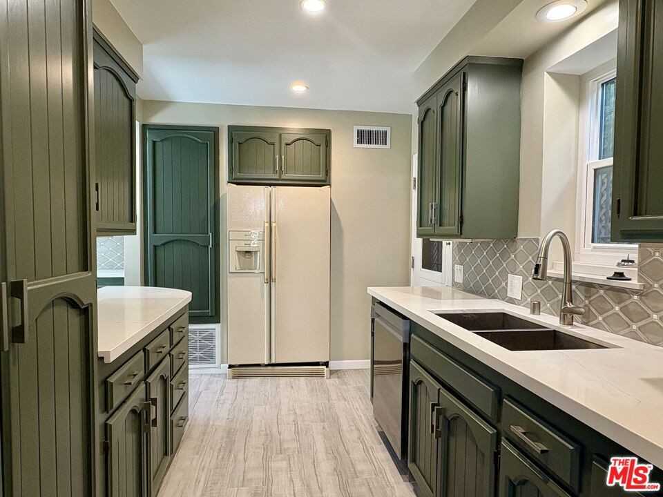 333 N Detroit St #333 - Photo 4 of 28