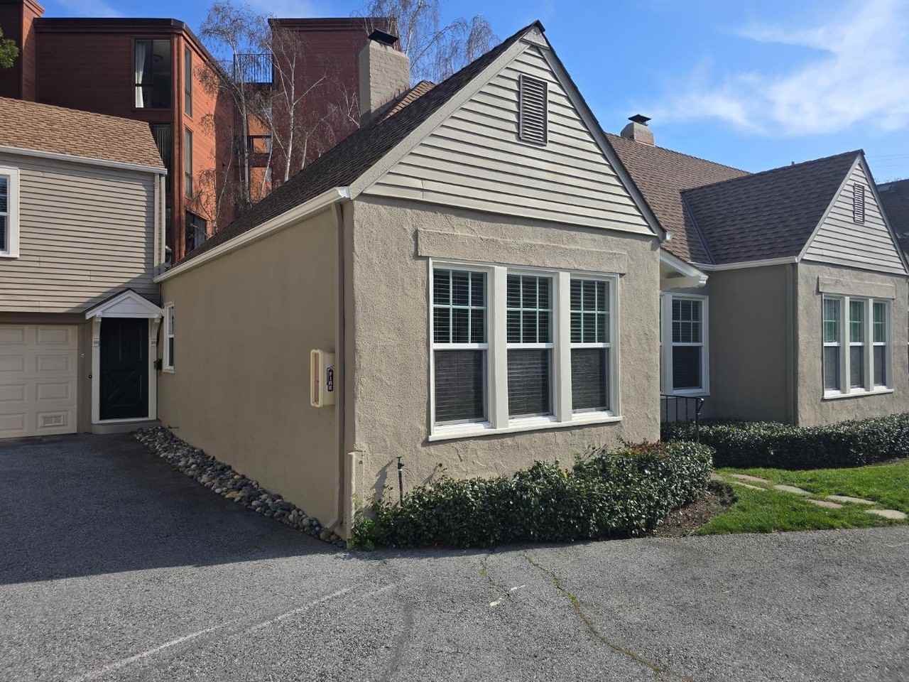 1218 Bellevue Ave #1218-4 - Photo 3 of 20