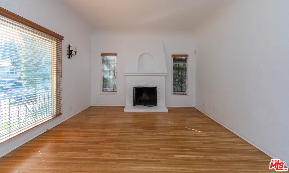 1117 Longwood Pl #1117 - Photo 2 of 25