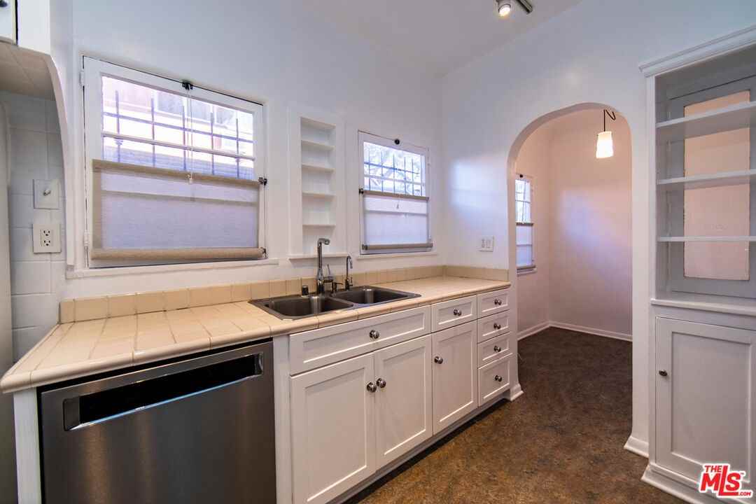 1117 Longwood Pl #1117 - Photo 3 of 25