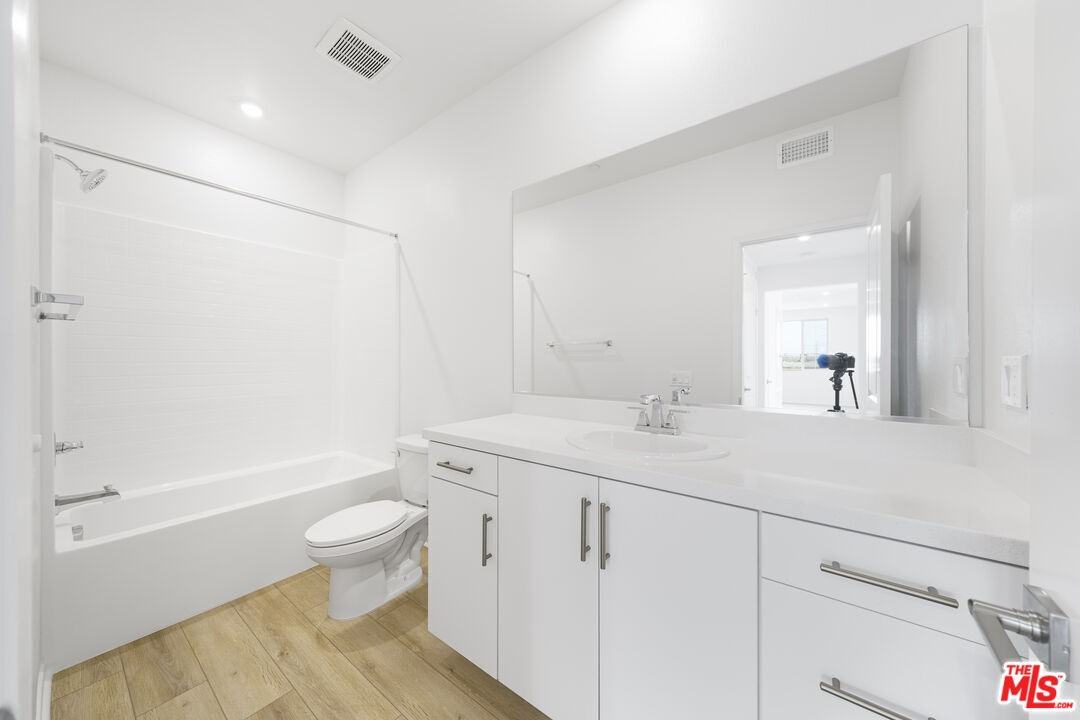 16151 Linden Ln #16151 - Photo 2 of 28