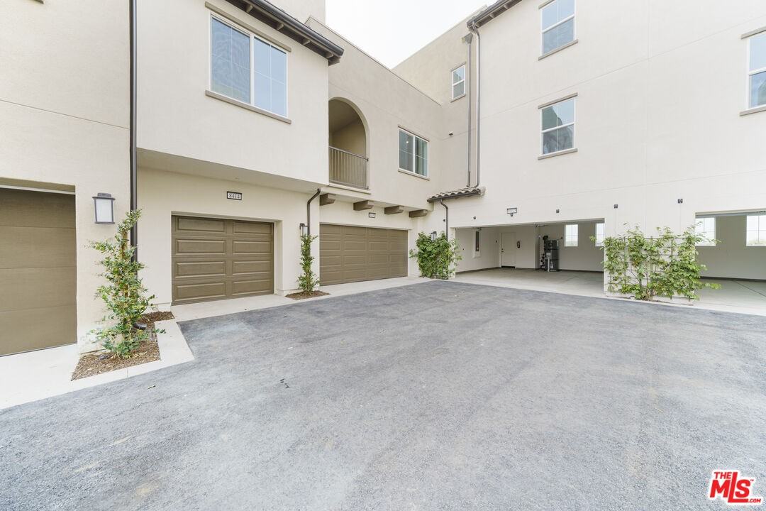 16151 Linden Ln #16151 - Photo 6 of 28