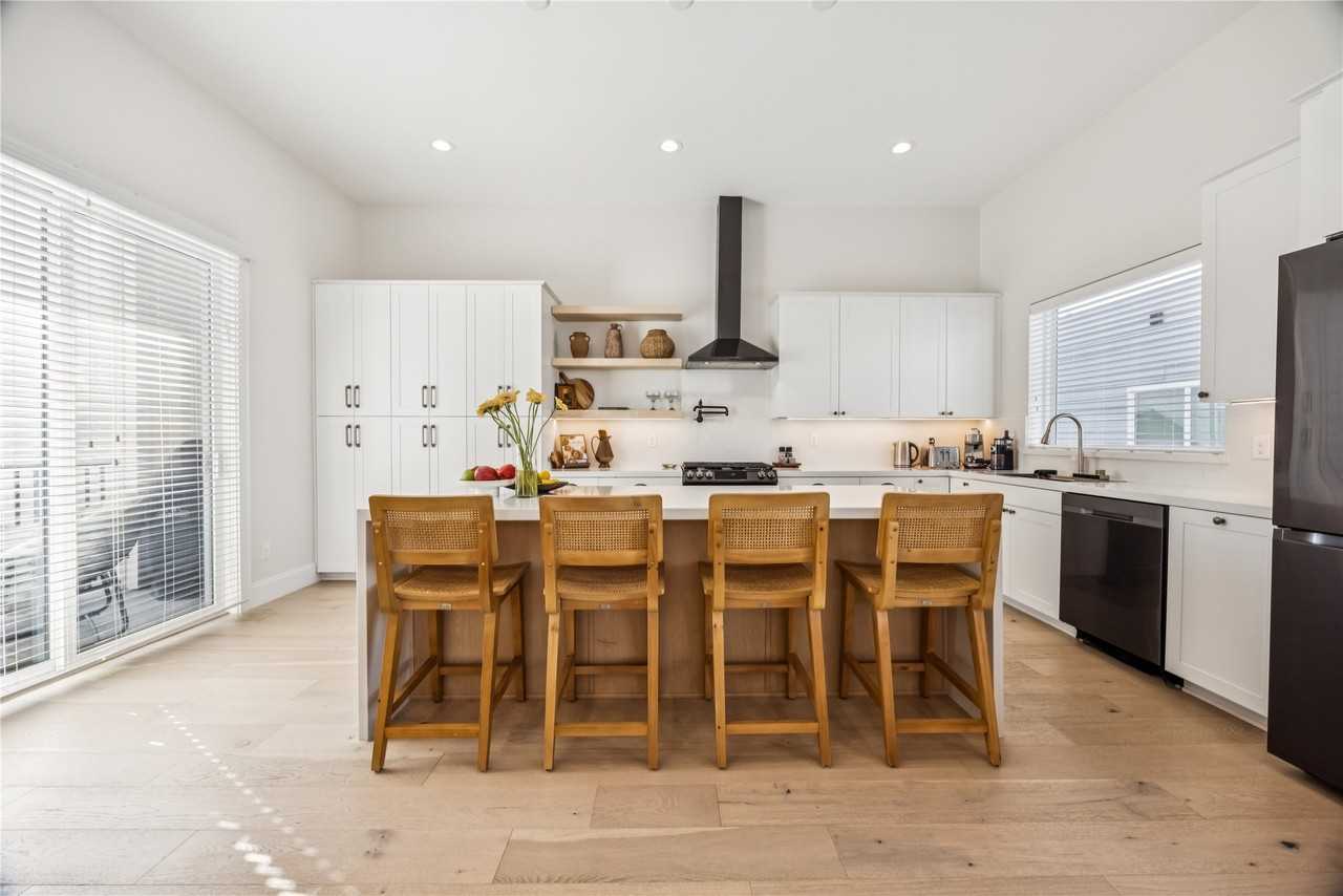 1127 W 16th St #1127C - Photo 2 of 25