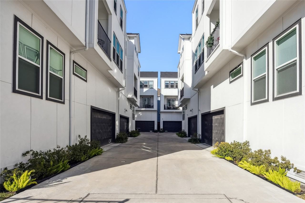 1127 W 16th St #1127C - Photo 6 of 25