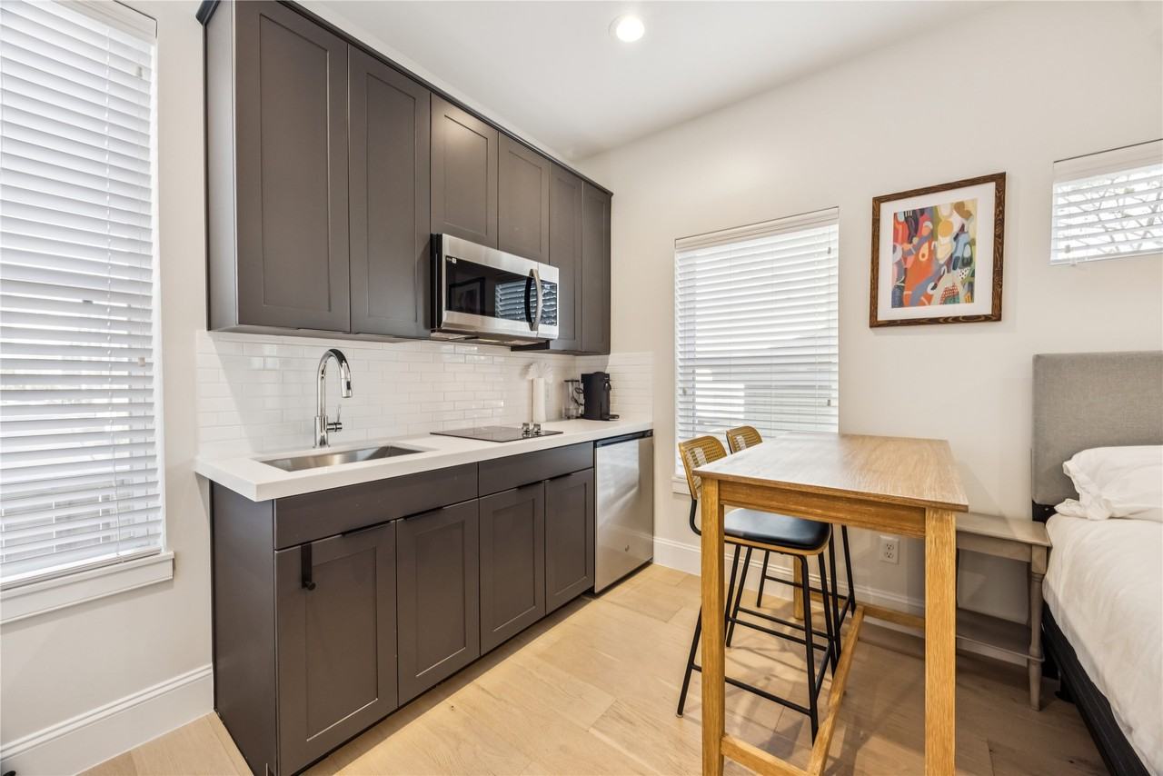 1127 W 16th St #1127C - Photo 7 of 25