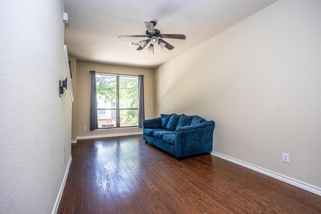 906 Glenn Crossett St #906 - Photo 5 of 17