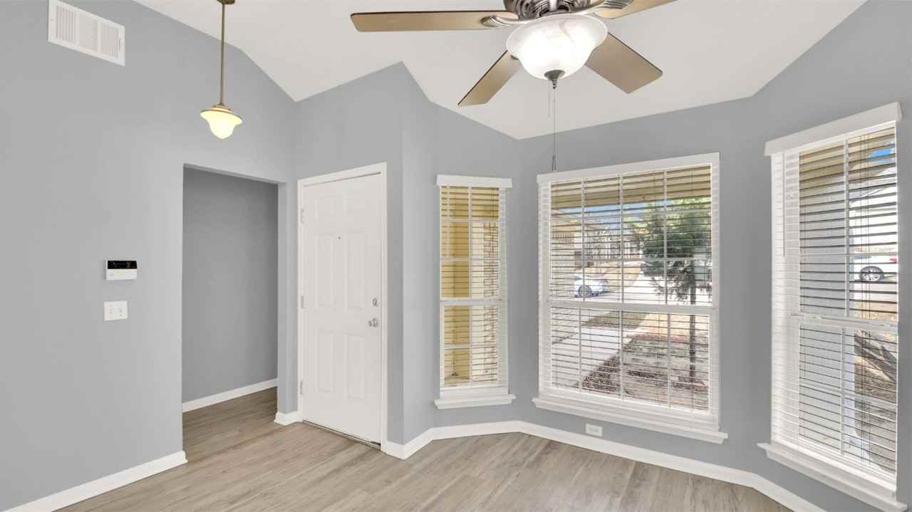 4911 Edenbourgh Ln #4911 - Photo 5 of 26