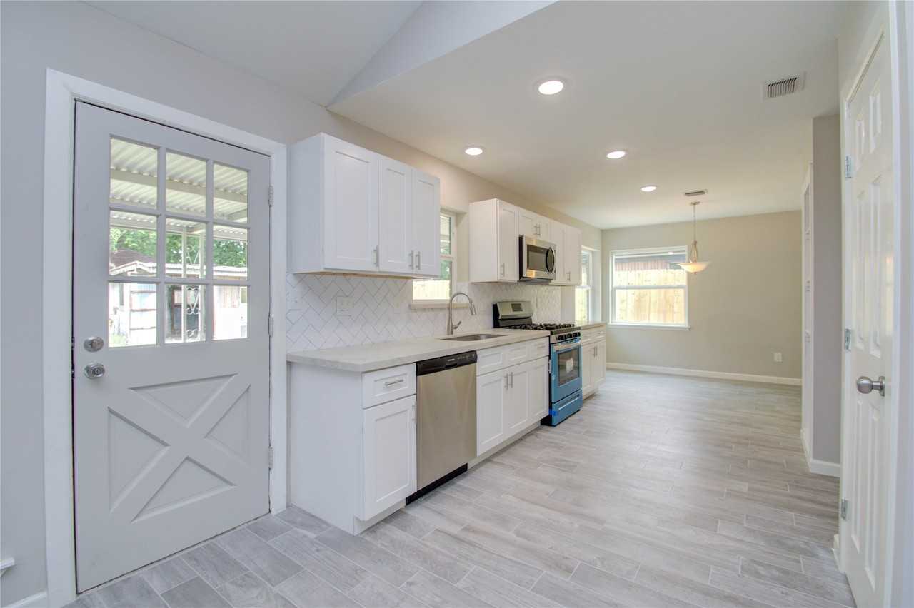 7902 La Roche Ln #7902 - Photo 2 of 20