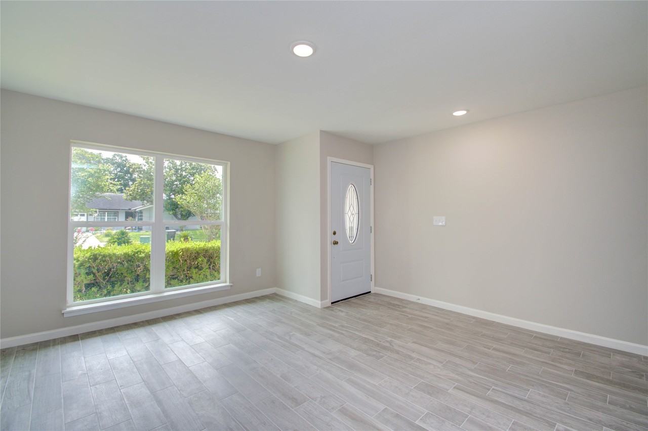 7902 La Roche Ln #7902 - Photo 7 of 20