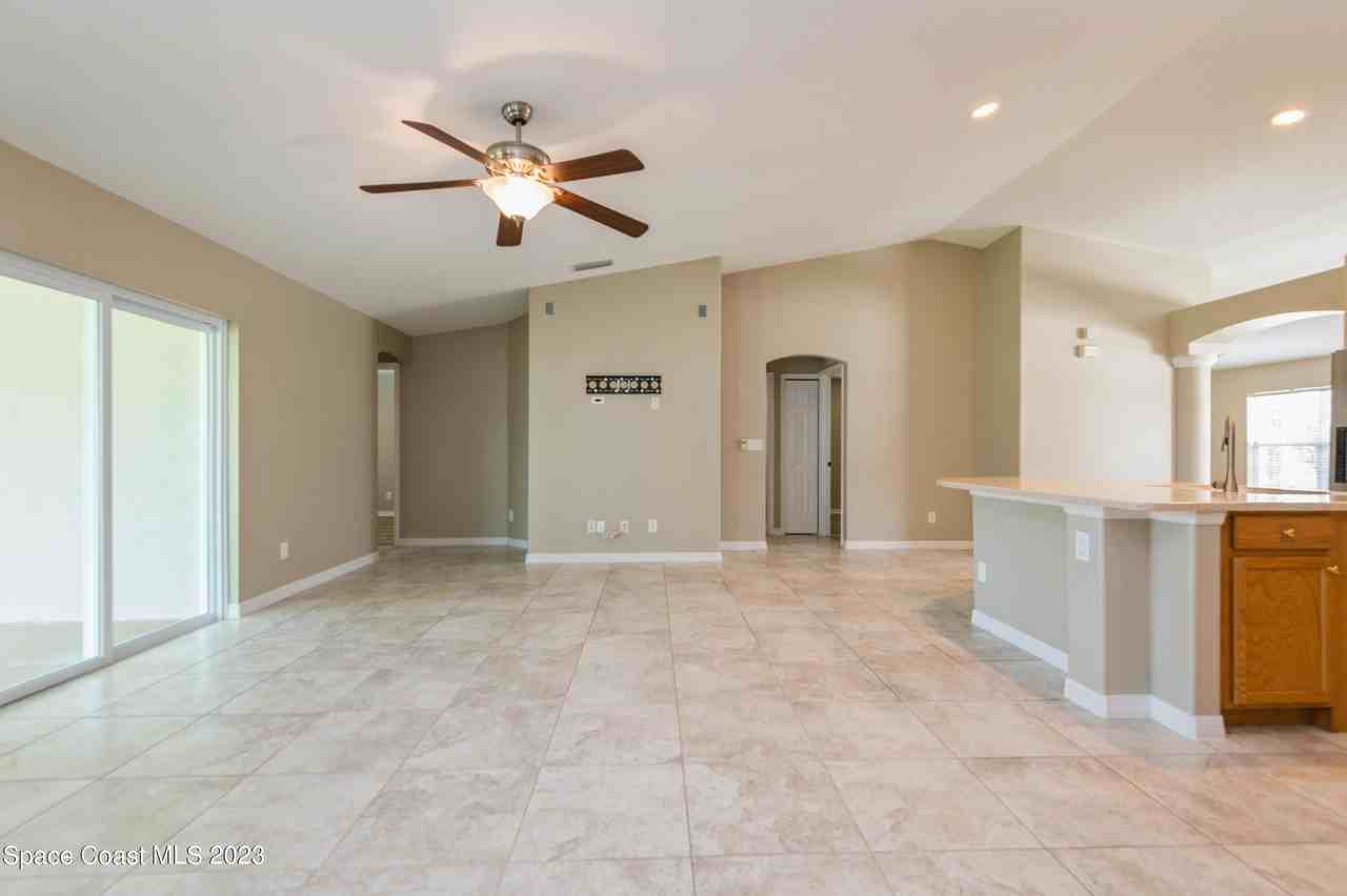 5527 Indigo Crossing Dr #5527 - Photo 3 of 36