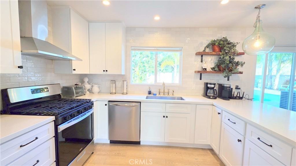 913 Clemensen Ave #913 - Photo 2 of 29