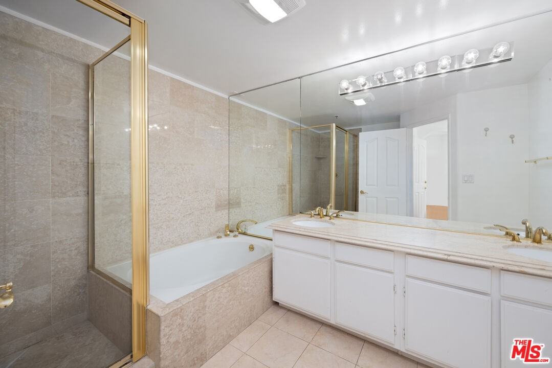 930 N Doheny Dr #930-206 - Photo 6 of 29