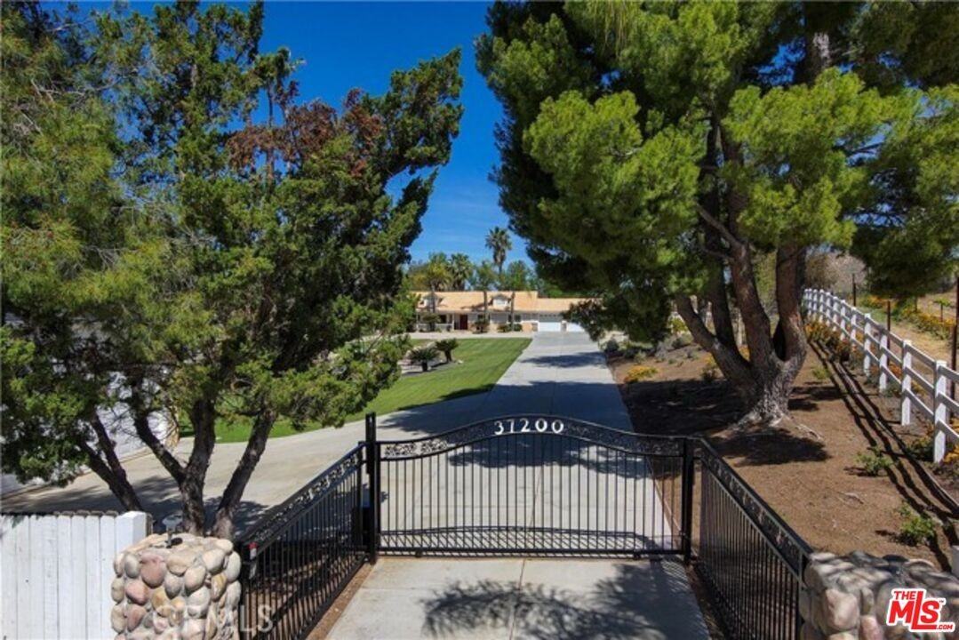 37200 Glenoaks Rd #37200-3 - Photo 5 of 49