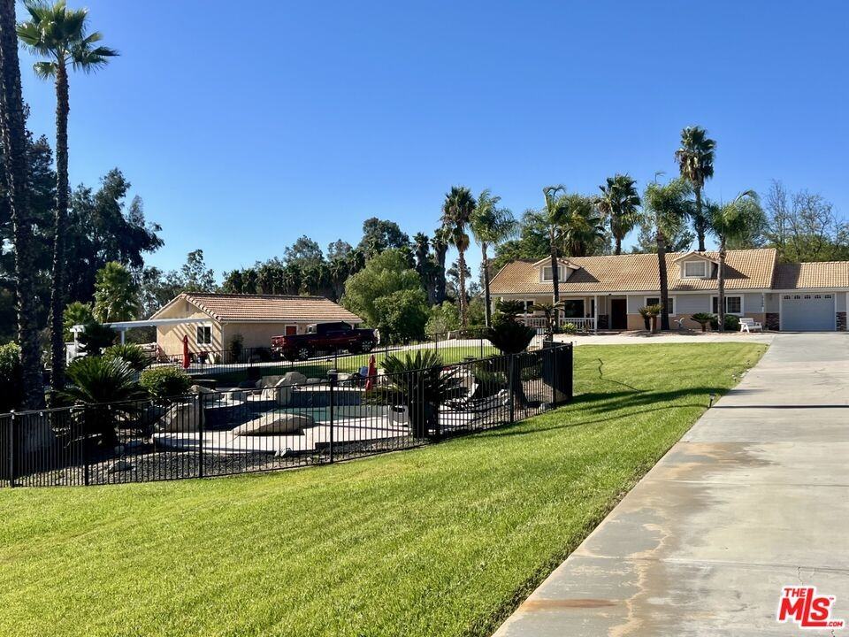 37200 Glenoaks Rd #37200-3 - Photo 6 of 49