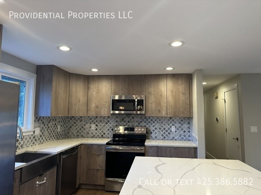 10521 Ne 139th St - Photo 3 of 25