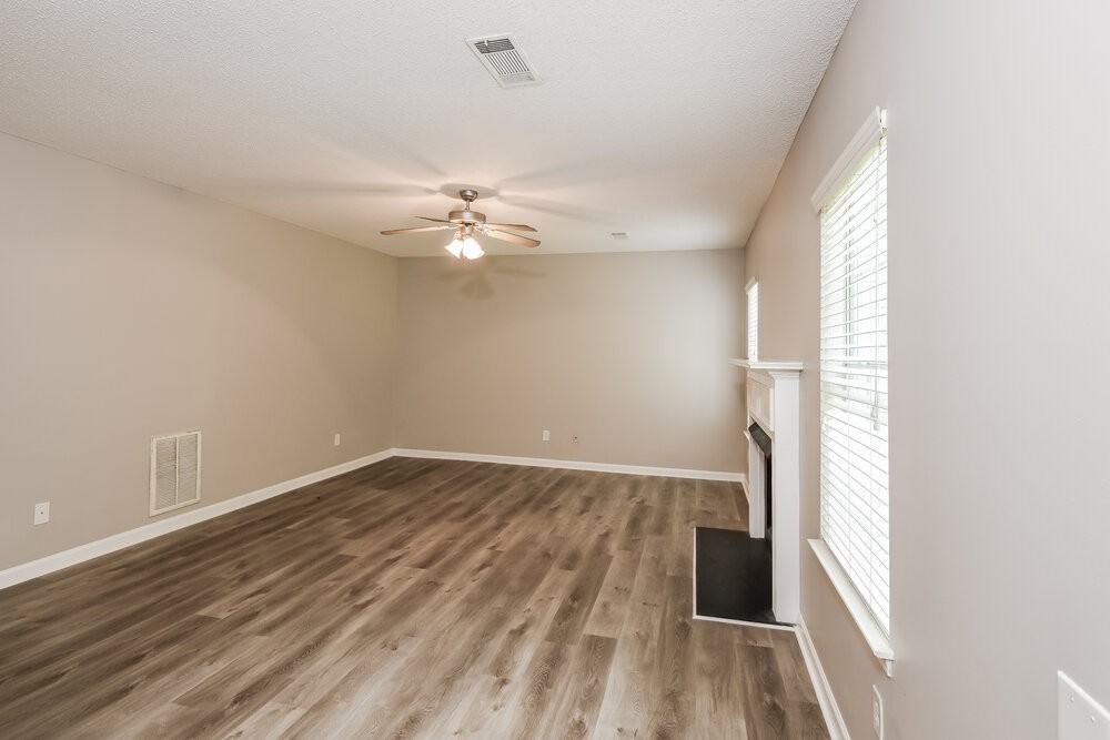 504 Baywood Way - Photo 4 of 17