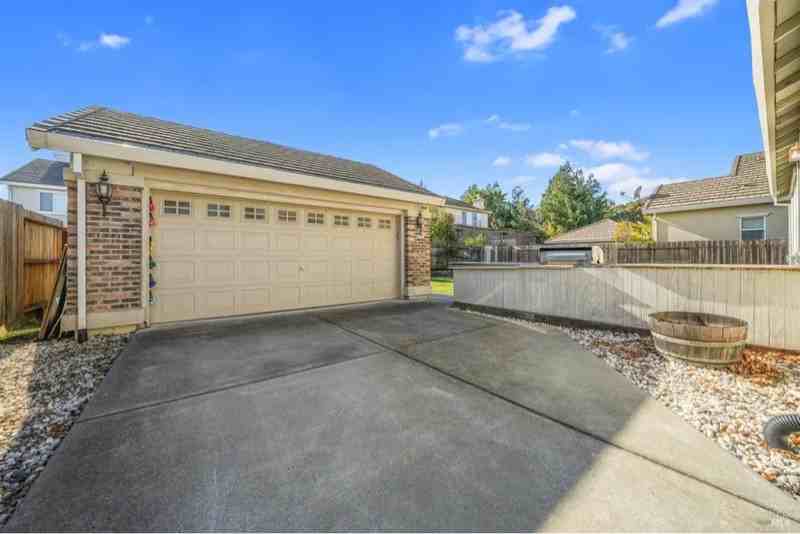 1716 Newark Ln - Photo 2 of 8