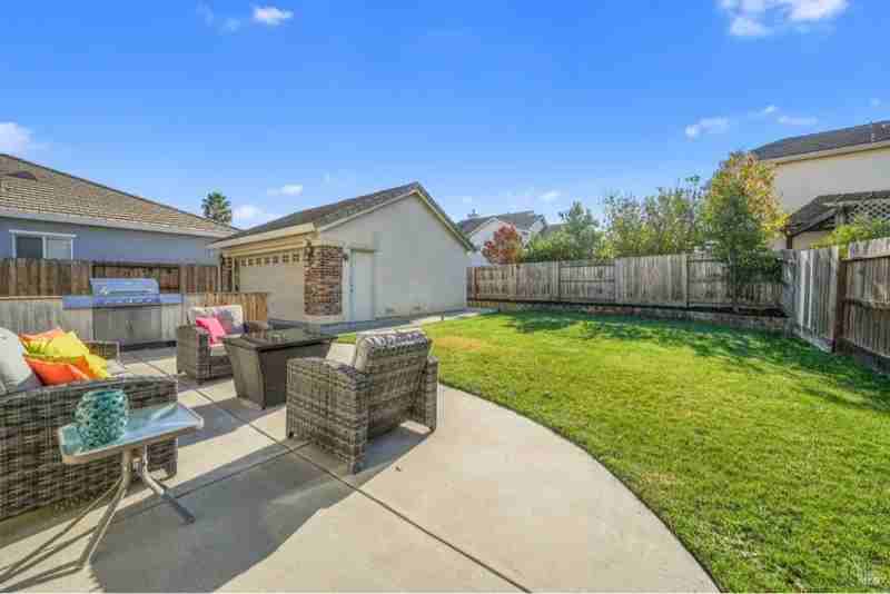 1716 Newark Ln - Photo 5 of 8