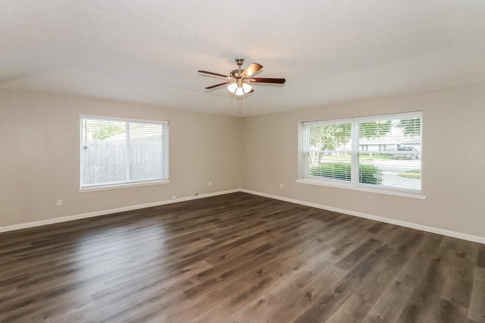 4718 Roserock Ln - Photo 4 of 16