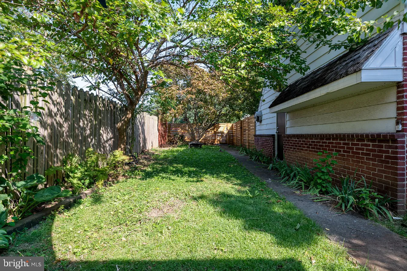 35 E Lemon St #1 - Photo 3 of 7