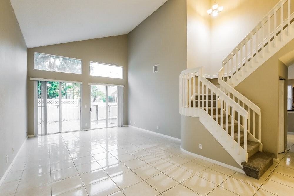 4729 Nw 115th Ave - Photo 4 of 17